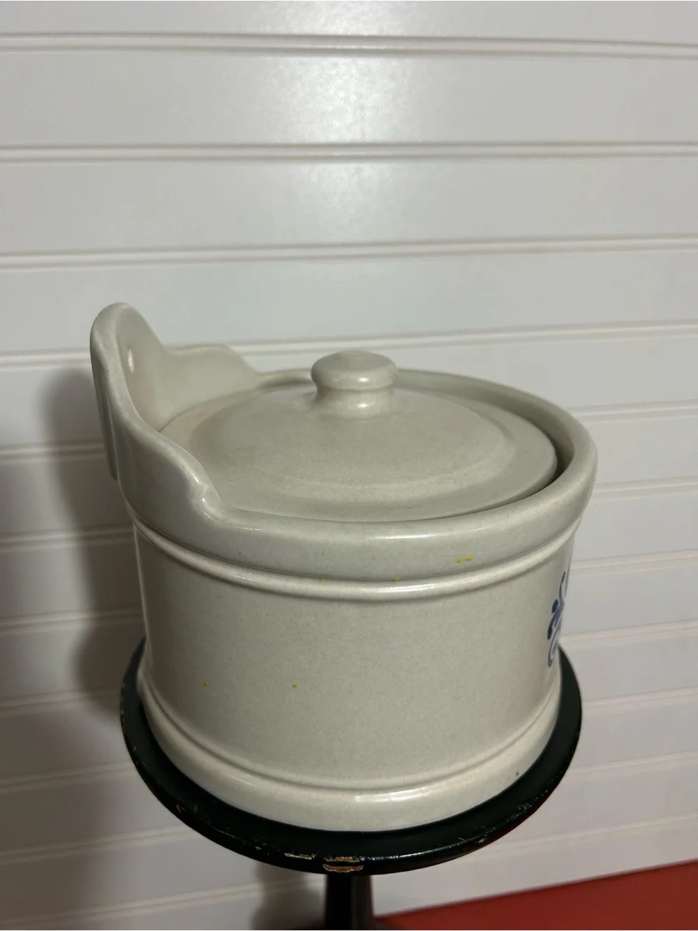 Pfaltzgraff Yorktowne Cream and Blue Wall-Mount Salt Crock Box with Lid